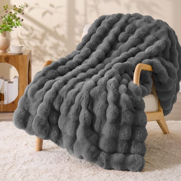 BEDELITE Bubble Kuscheldecke 150x200 cm – Flauschige Plüschdecke mit Kaninchenfellimitat