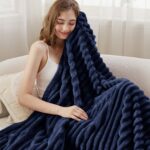 BEDSURE Kuscheldecke 150x200 cm Mikrofaser – Wärmende Sofadecke in Marine – Bild 3