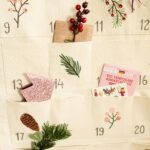 Papierdrachen Adventskalender 2026 – 120x60 cm Wandkalender mit 24 Stoffbeuteln – Bild 7