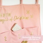 Papierdrachen Adventskalender 2026 Wandteppich Rosa Gold – 120x60 cm mit 24 Stoffbeuteln – Bild 4