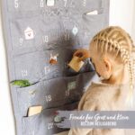 Papierdrachen Adventskalender 2026 – Bestickter Wandteppich 120×60 cm Blau/Grau/Silber – Bild 7